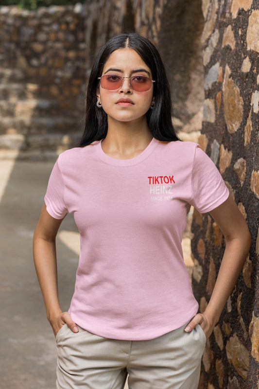 TIKTOKHEINZ Frauen T-Shirt SINCE 1936