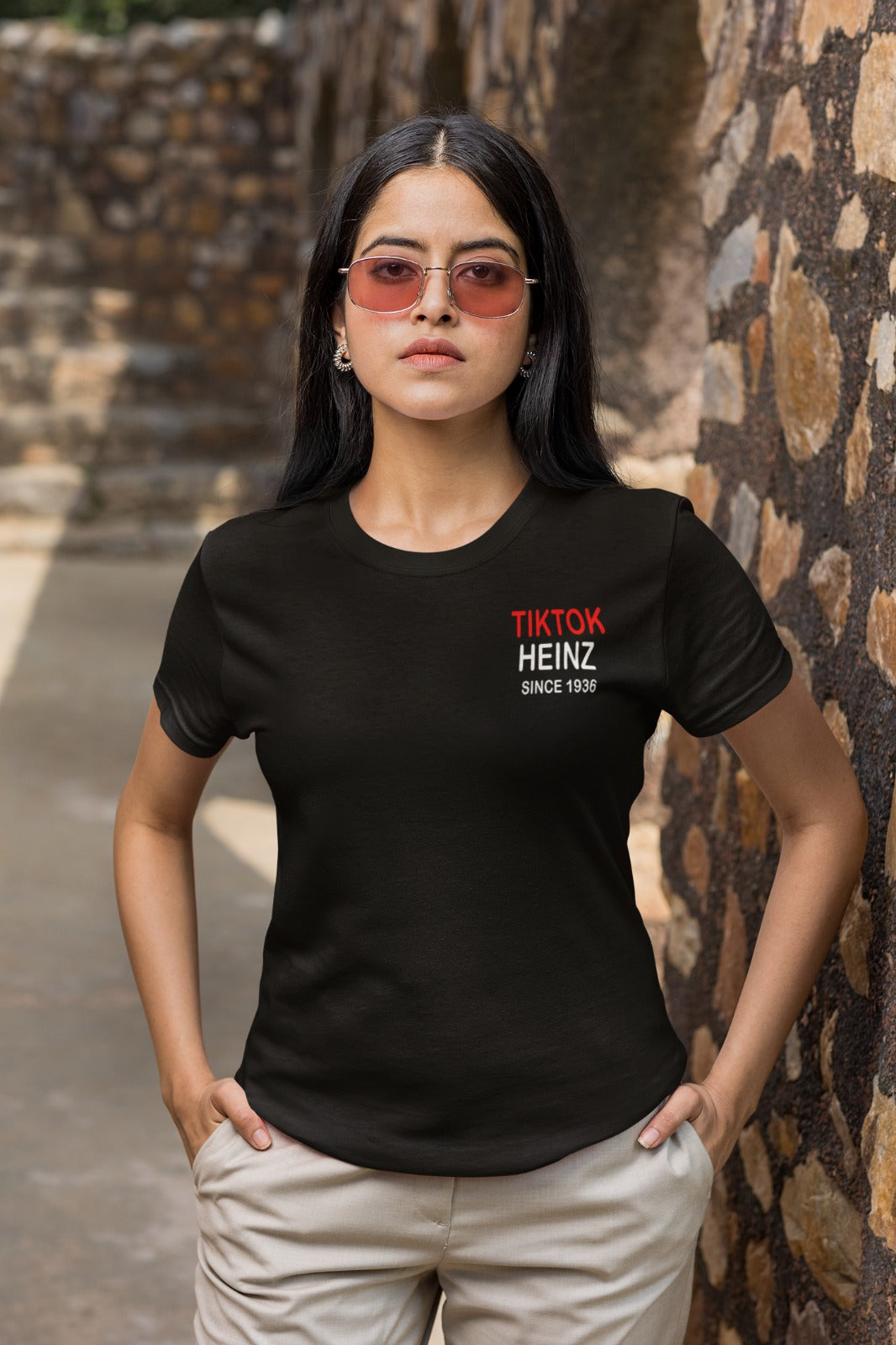 TIKTOKHEINZ Frauen T-Shirt SINCE 1936